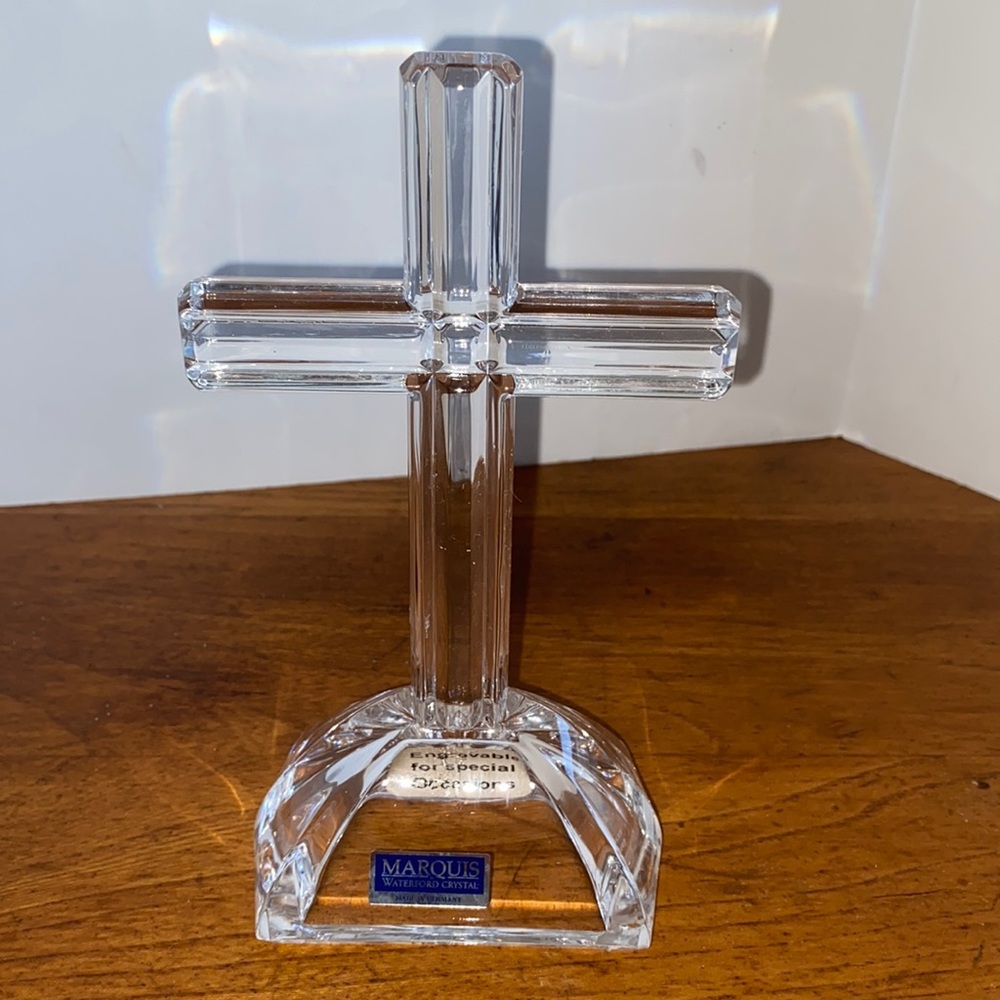 2006 Marquis by Waterford clear crystal 7” tabletop engravable cross in box
